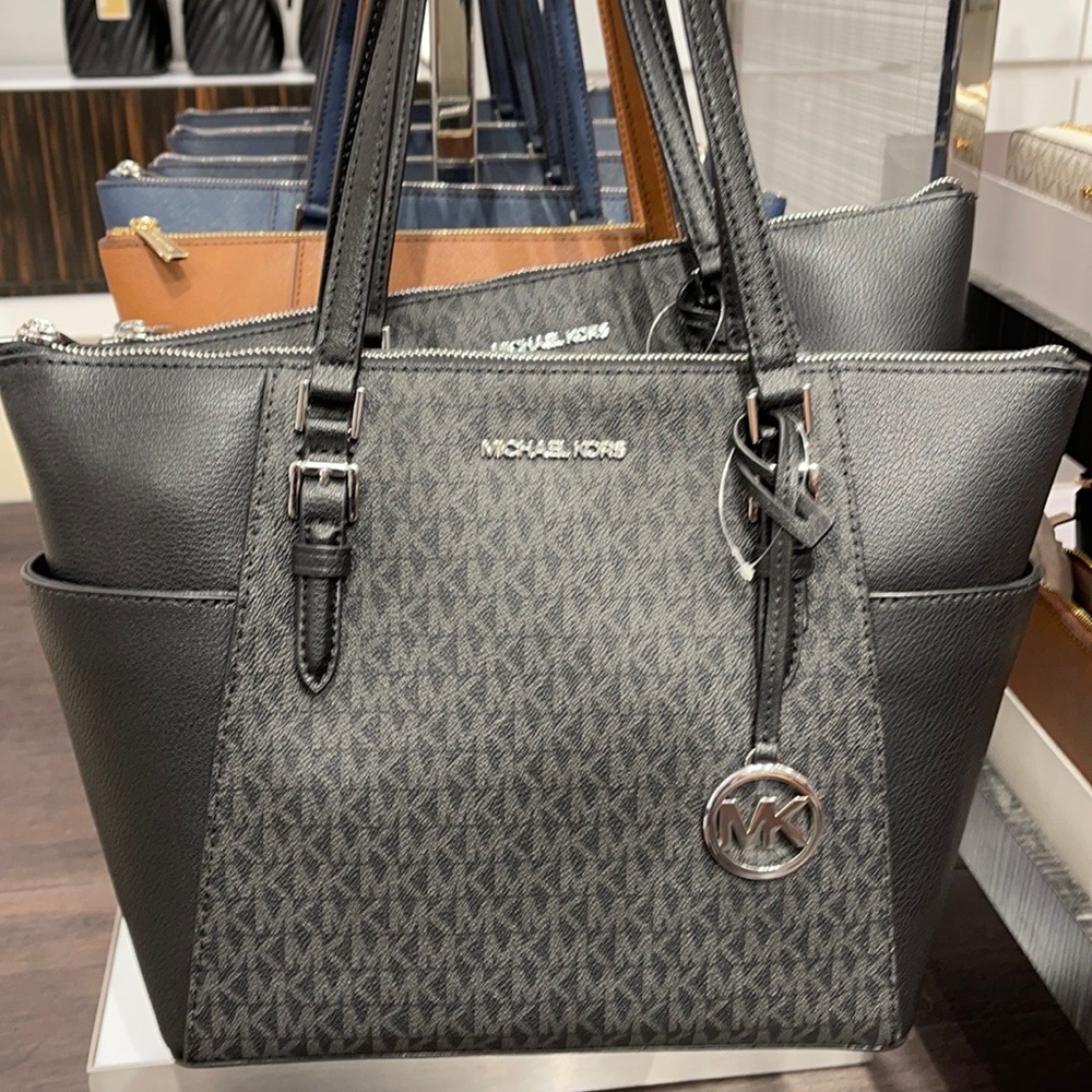 MICHAEL KORS CHARLOTTE LARGE TOP ZIP Tote bag - Picture 1 of 16